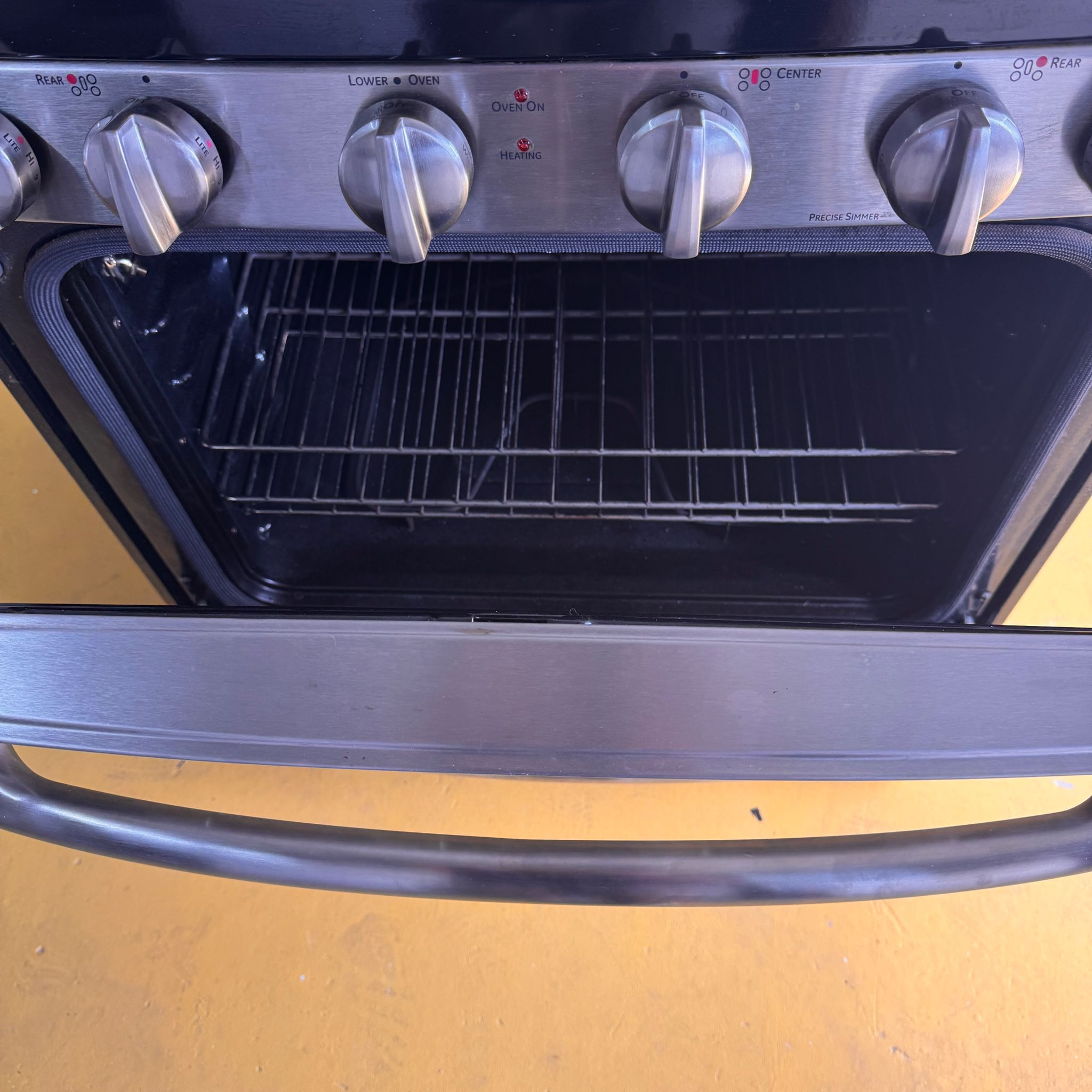 GE Profile Dual-Fuel Propane Gas Range Electric Oven GE Profile Dual-Fuel Propane Gas Range Electric Oven